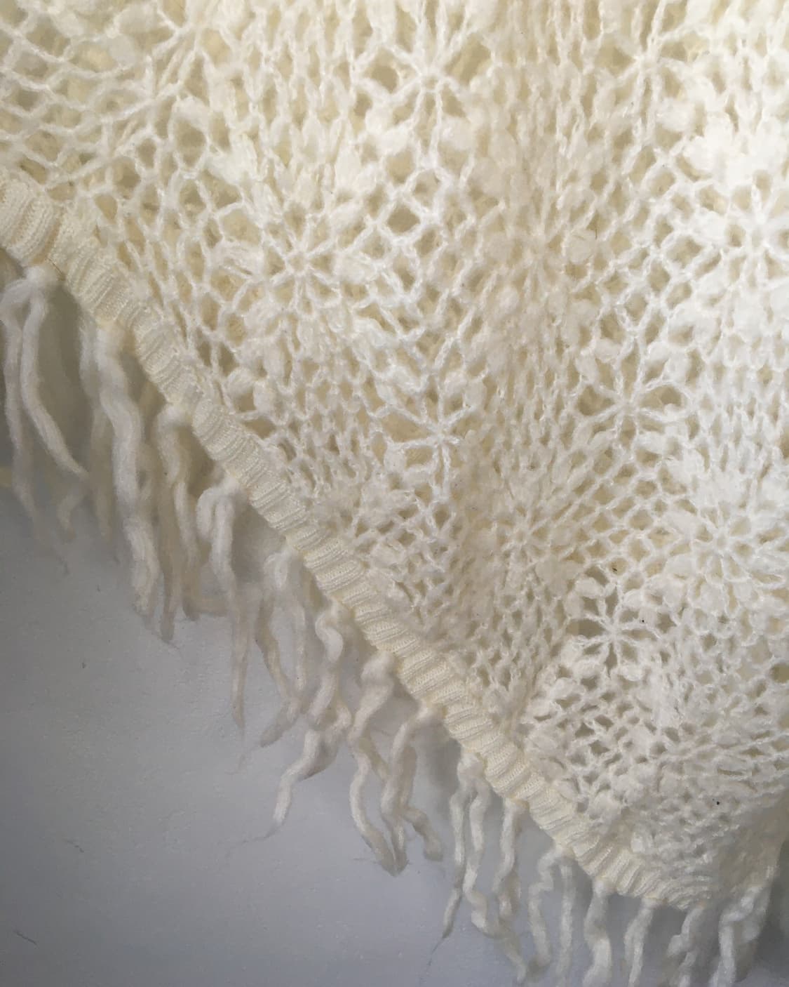 Pom pom fringe knit cape 상품이미지4