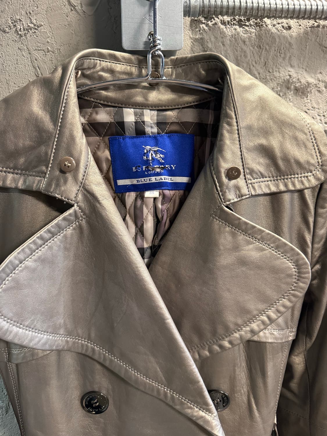 55 버버리 BURBERRY 양가죽 더블 트렌치코트 올리브그레이 상품이미지5