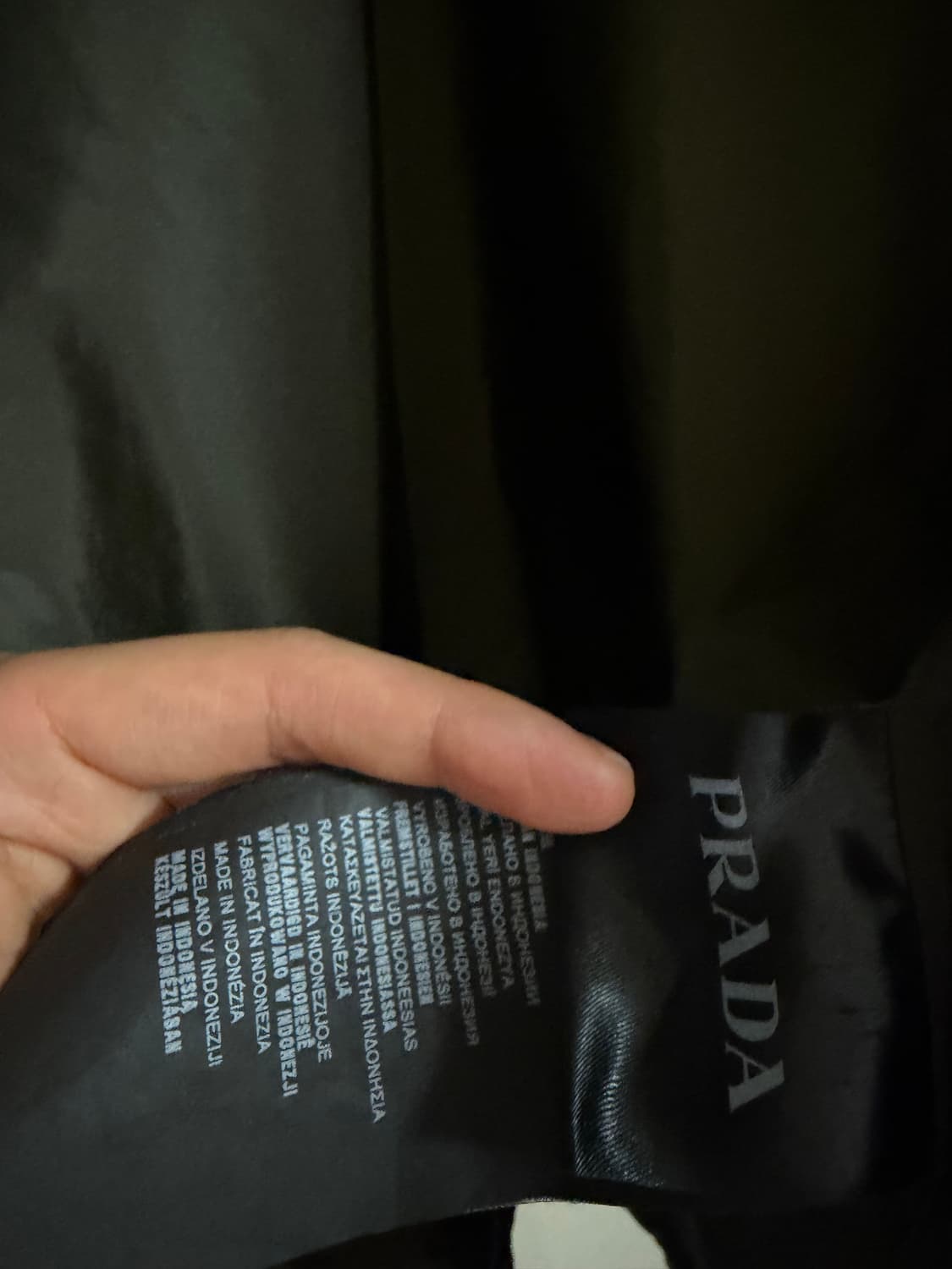 프라다 삼각로고 리나일론 바람막이 상품이미지6