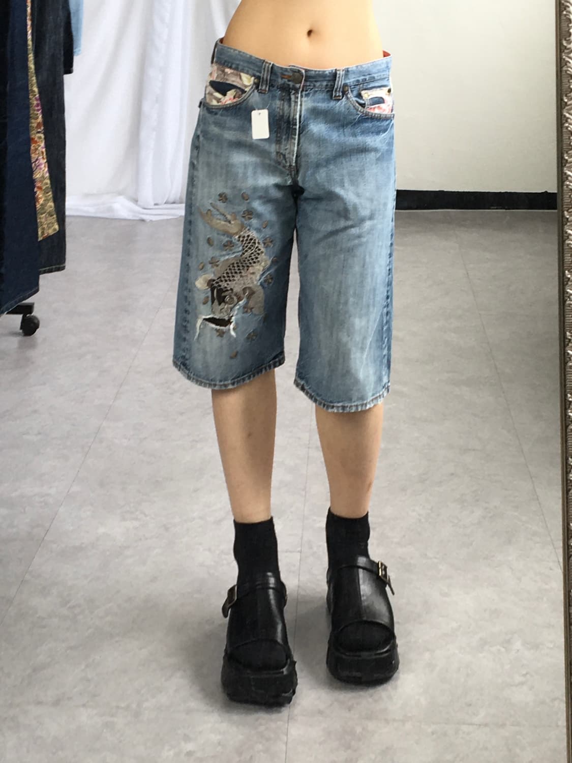 Oriental needle work denim half pants 상품이미지1