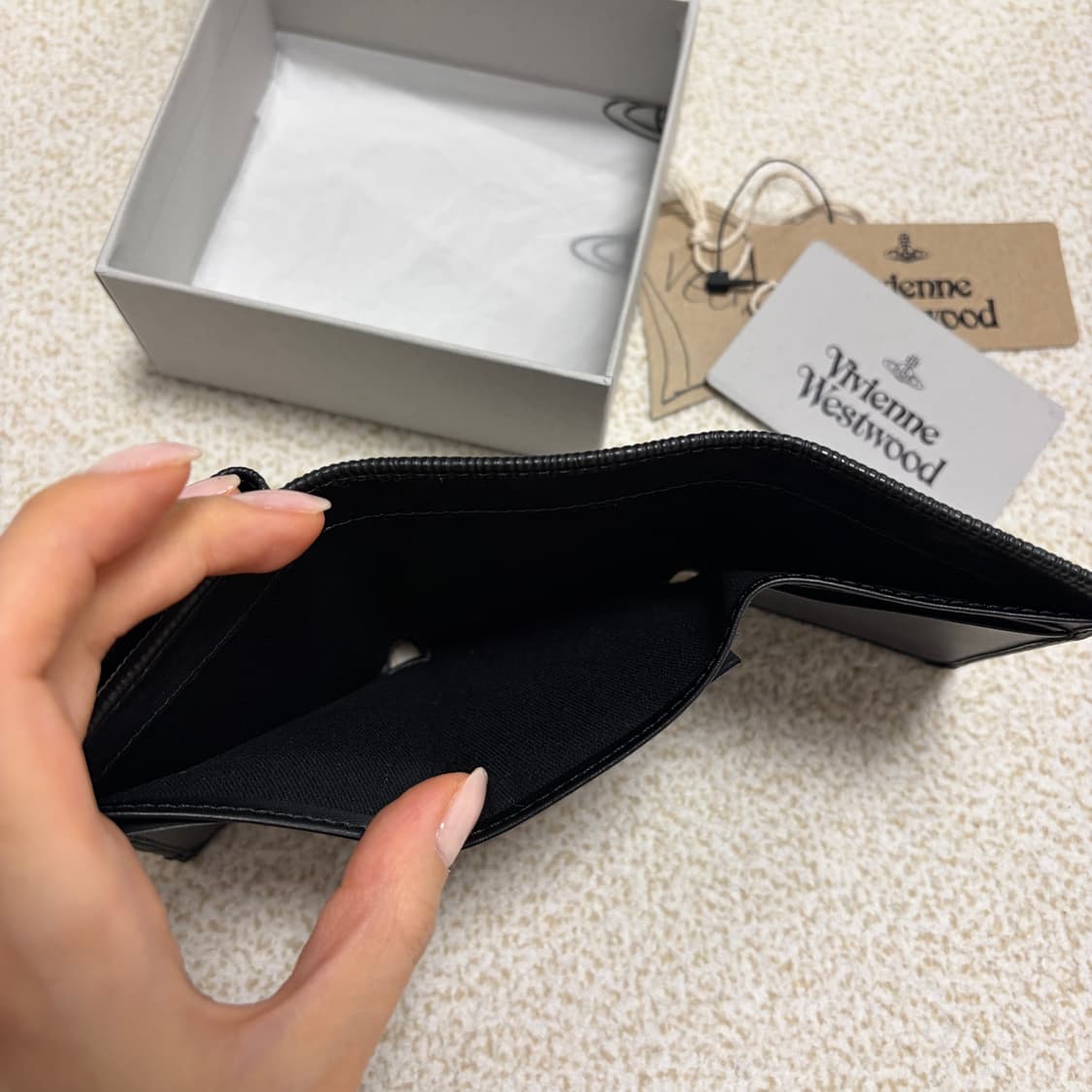 비비안웨스트우드 로고 스몰 플랩 반지갑 블랙 상품이미지4