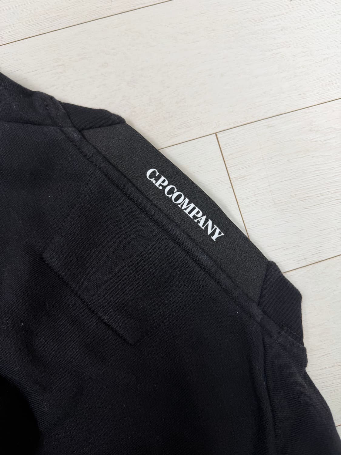 cp컴퍼니 맨투맨 XL 사이즈  상태 9.8/10  사진찍고 절대 안입습 상품이미지6