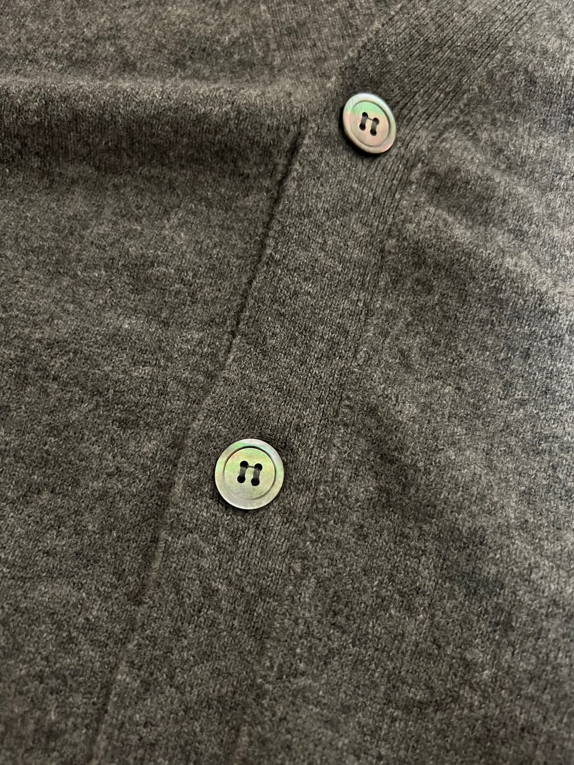 꼼데가르송 차콜 그레이 레드와펜 m 울 가디건 상품이미지9