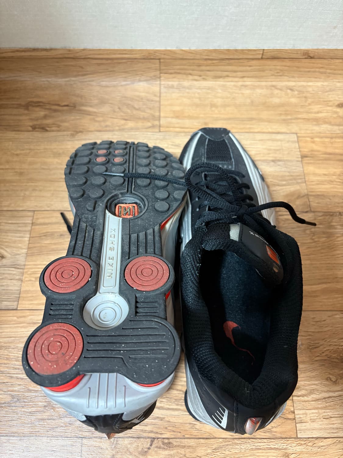 나이키 샥스 R4 메탈릭 실버-블랙 상품이미지4