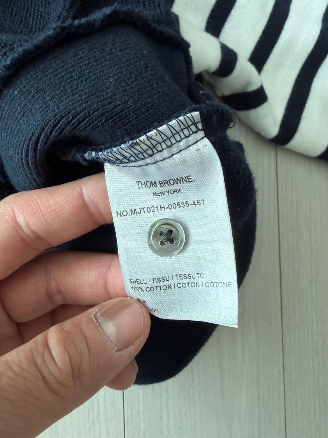 [S급/24SS]톰브라운 사선완장 네이비 맨투맨 2사이즈 상품이미지5