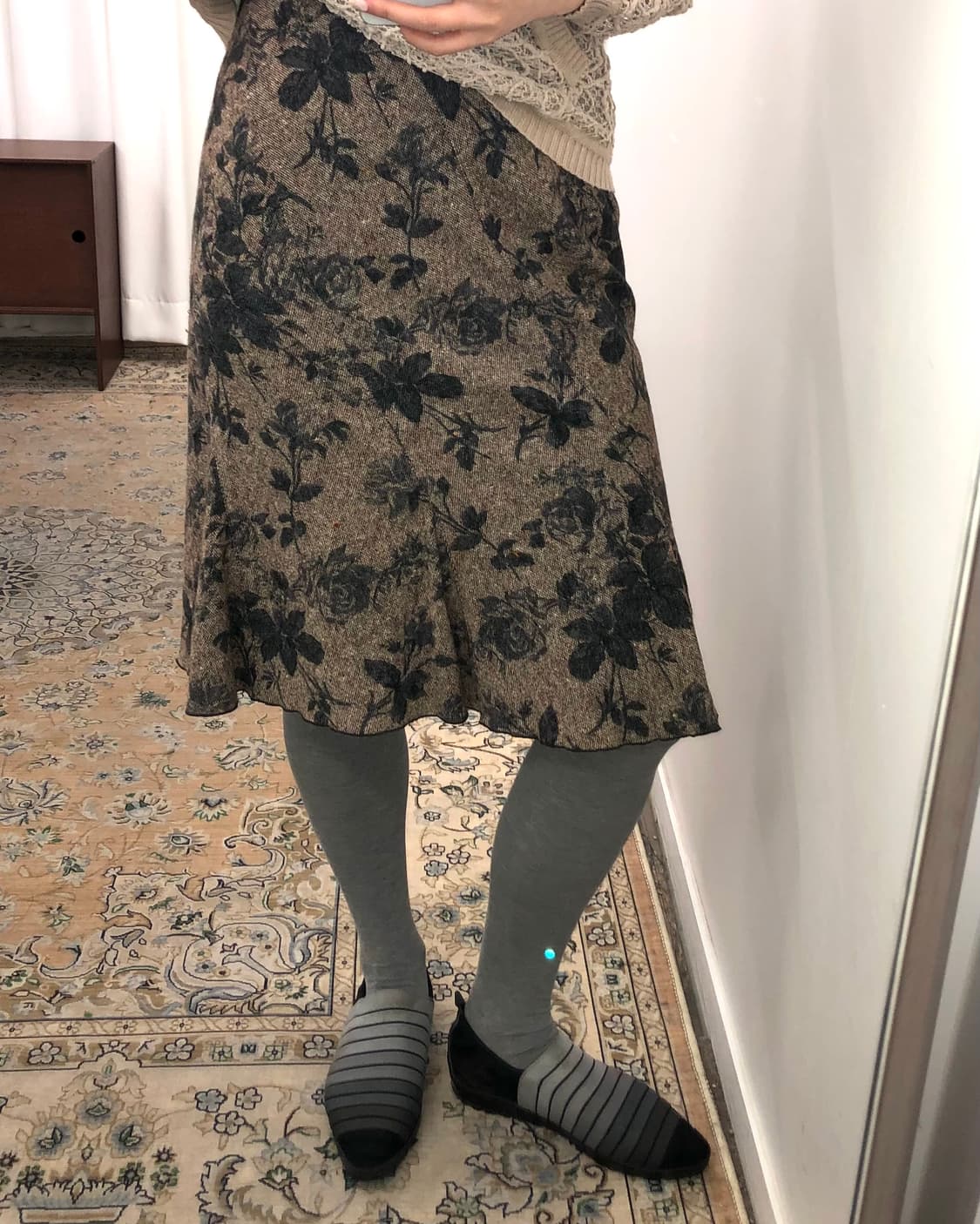 뮤트 브라운 플라워 미디 스커트 상품이미지1