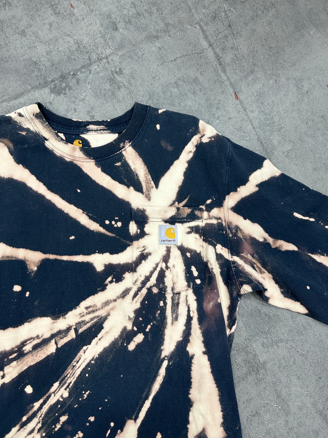 칼하트 다잉 커스텀 포켓 롱슬리브 네이비 상품이미지2