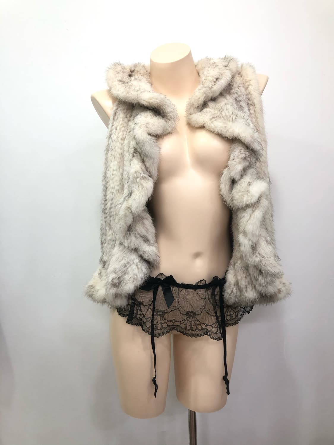 ivory front trim real fur vest 상품이미지4