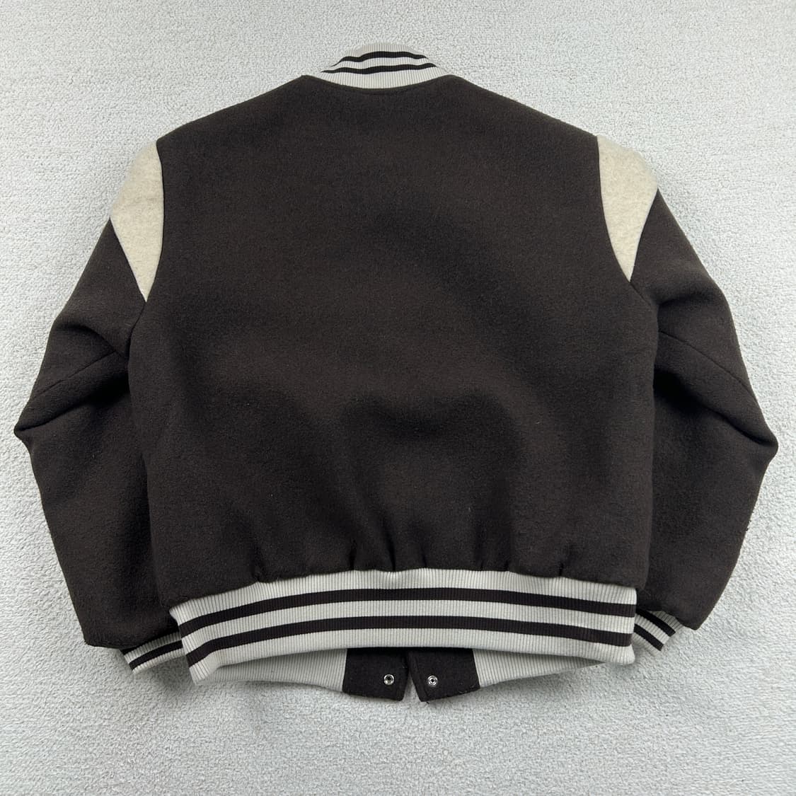 오아이오아이 떡볶이 단추 바시티 점퍼  상품이미지6