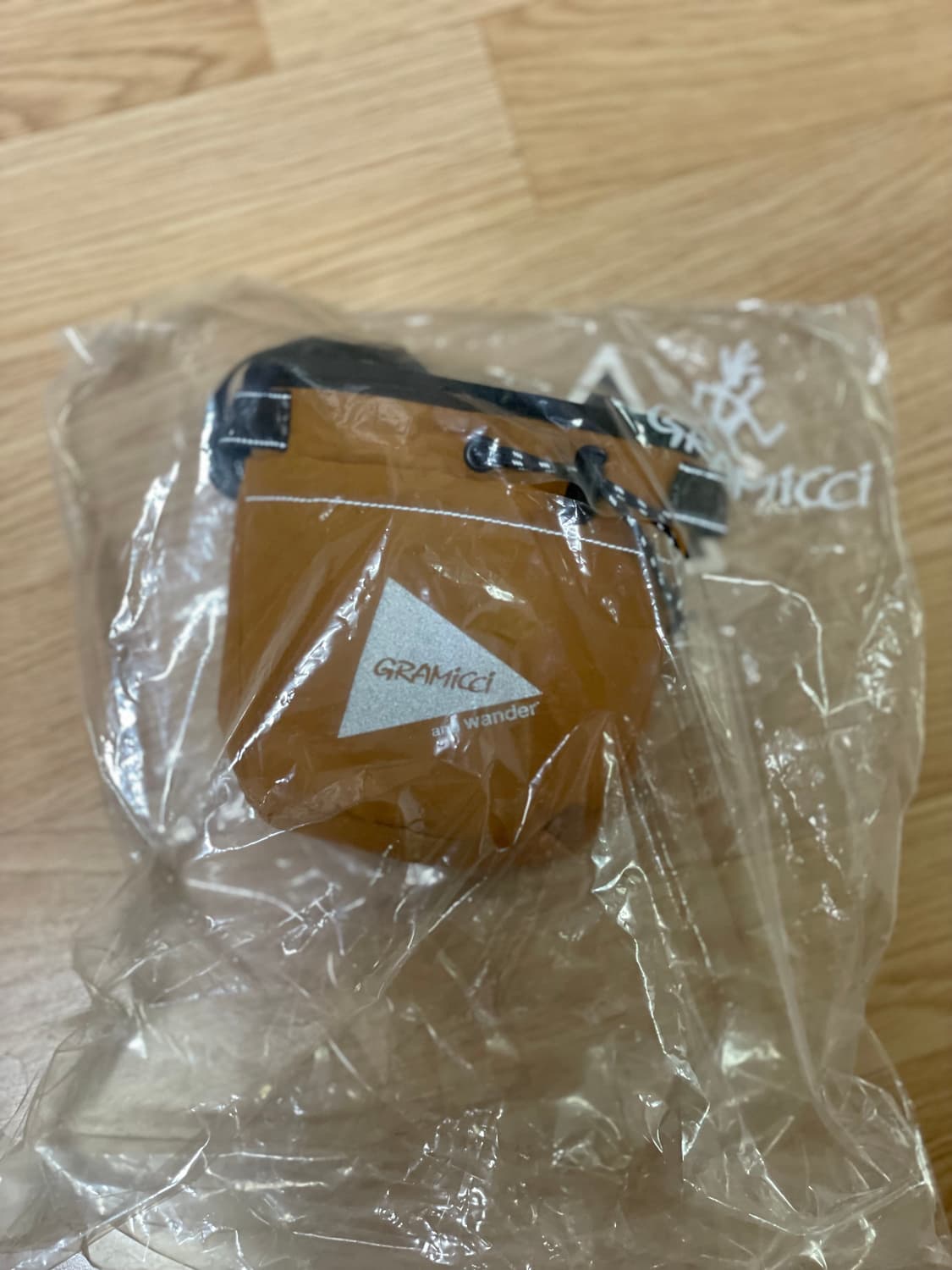 그라미치 X 앤드원더 패디드 초크 파우치 오렌지(✨새상품) 상품이미지3