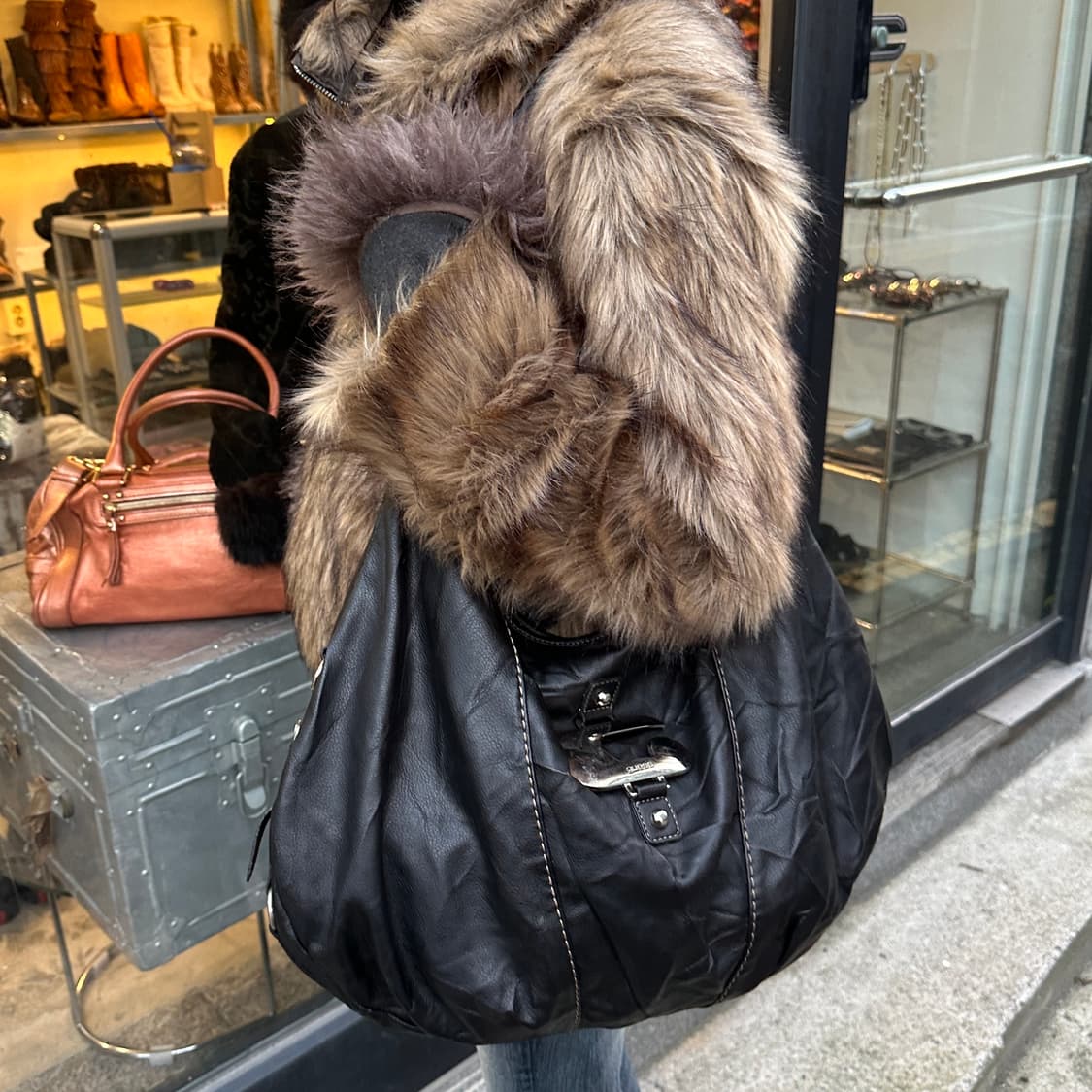 00s 빈티지 라지 라운드 게스 스티치 백 상품이미지8