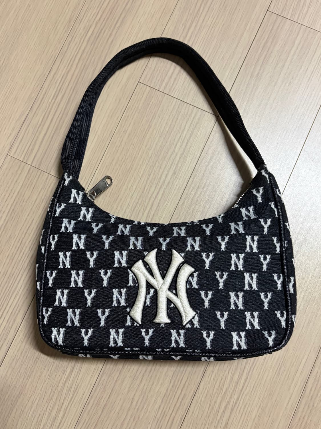 MLB 숄더백 모노그램 자가드 호보백 상품이미지2