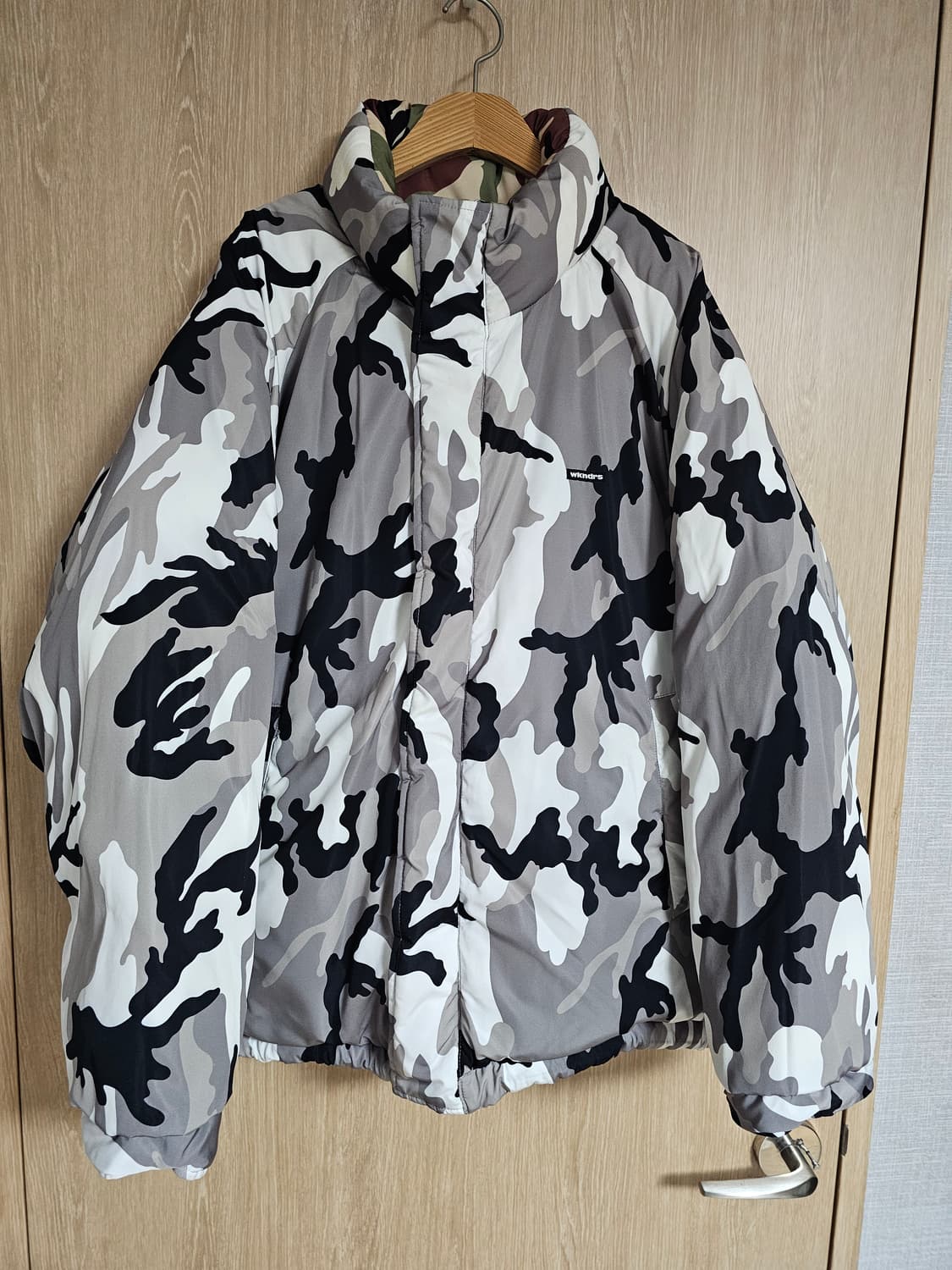 위캔더스 카모 리버시블 패딩 L 상품이미지3