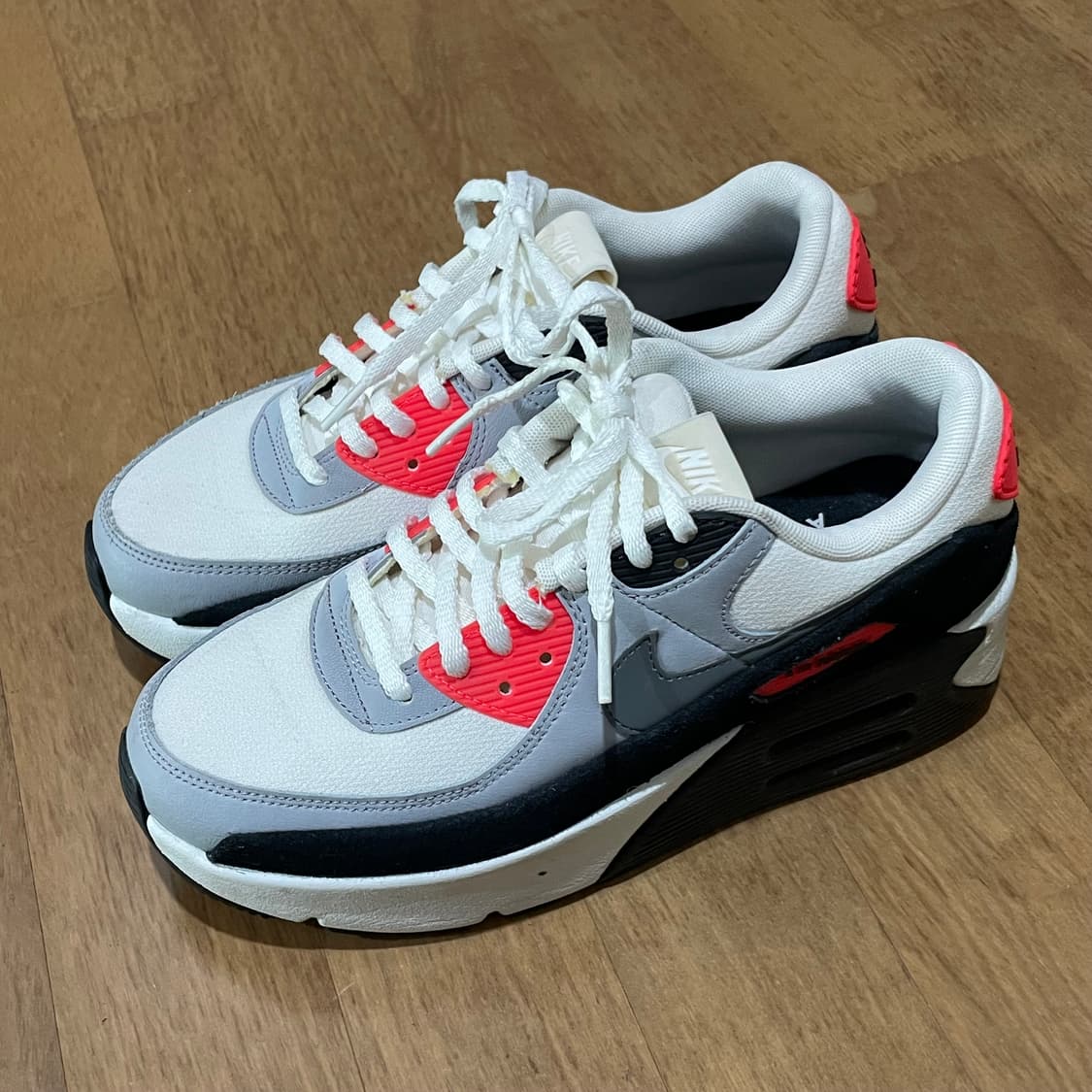 나이키 에어맥스 90 LV8 250 상품이미지3