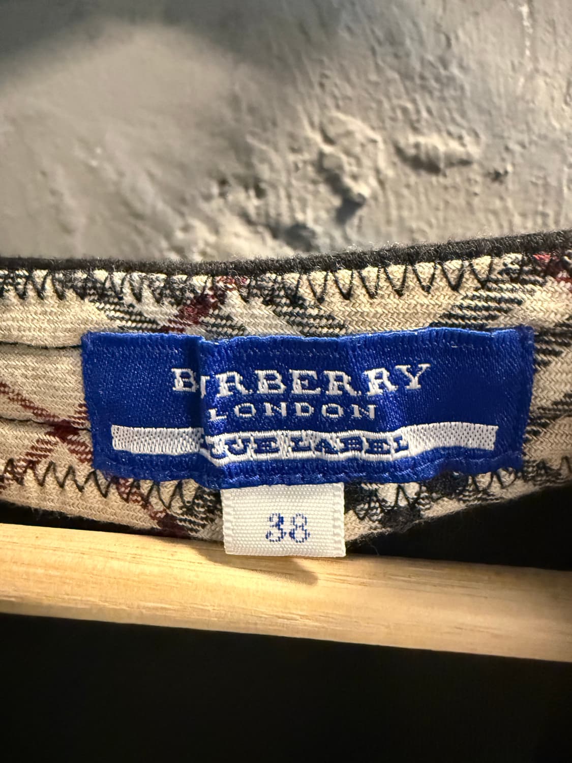 38 버버리 BURBERRY 런던 체크 리본 슬리브리스 블랙 상품이미지6