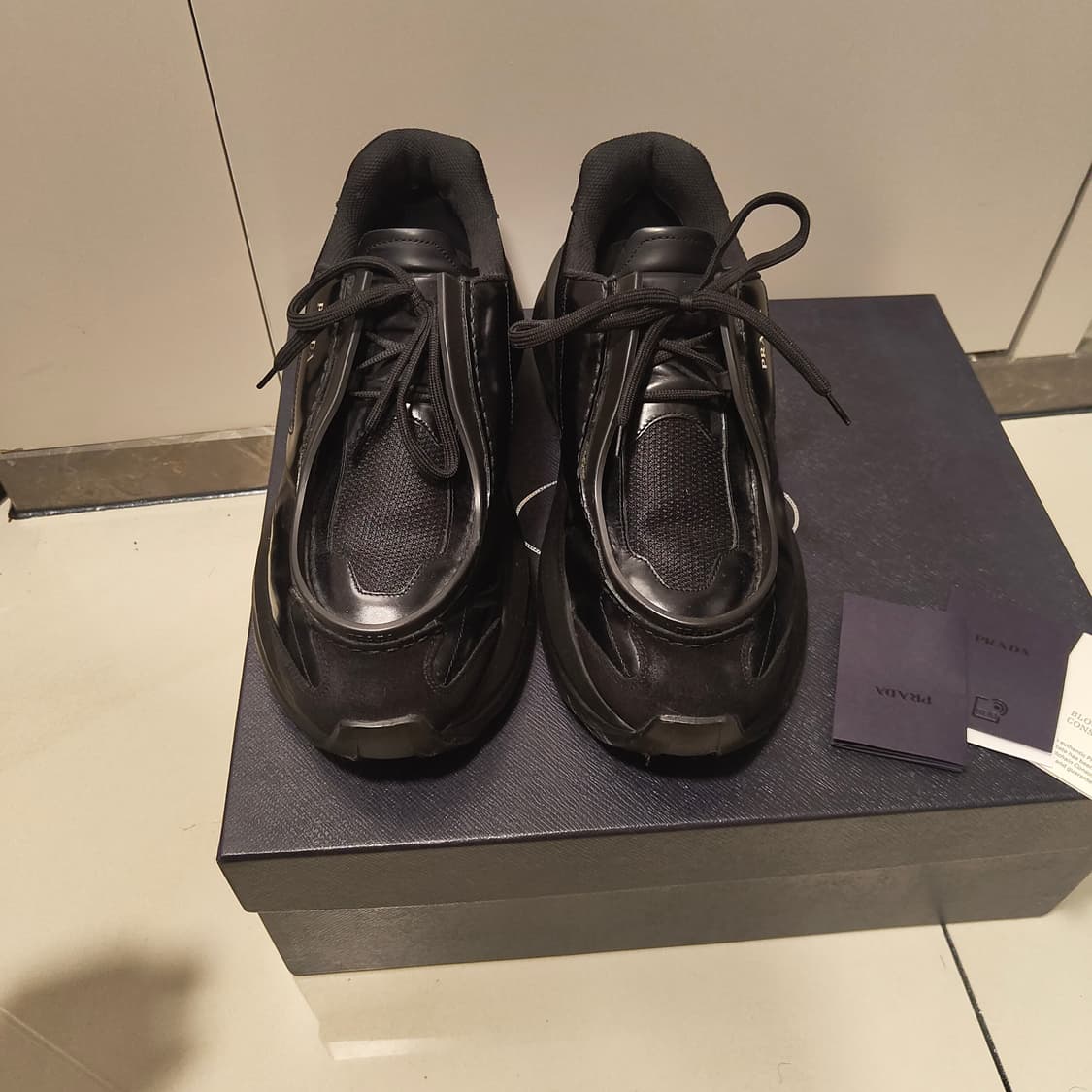 프라다 바이크 브러시드 레더 스니커즈 9.5 상품이미지3