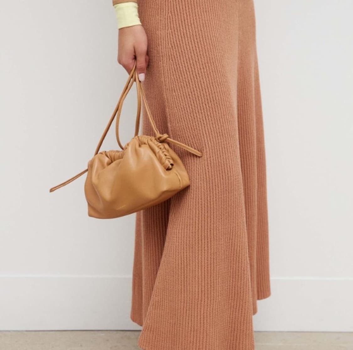 만수르가브리엘 퍼 크로스백 클러치 새상품 팝니다 상품이미지3