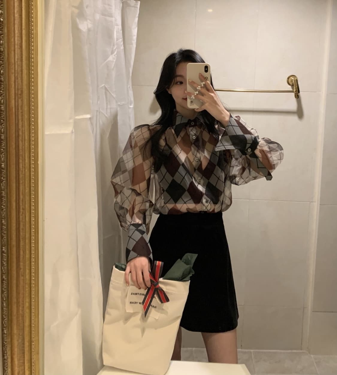 서쿠키 (SEOOOCOOKIE) 아가일 패턴 시어 퍼프 블라우스 상품이미지1