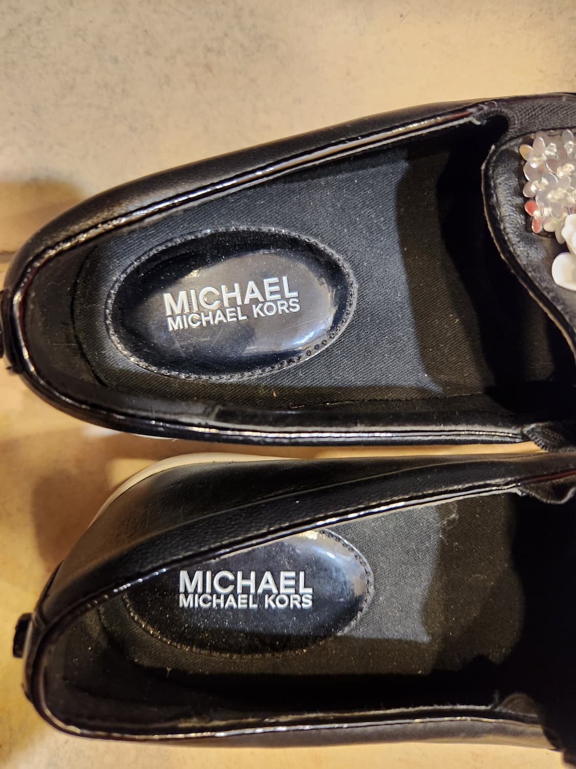 마이클코어스 블랙 플라워 슬립온 상품이미지9