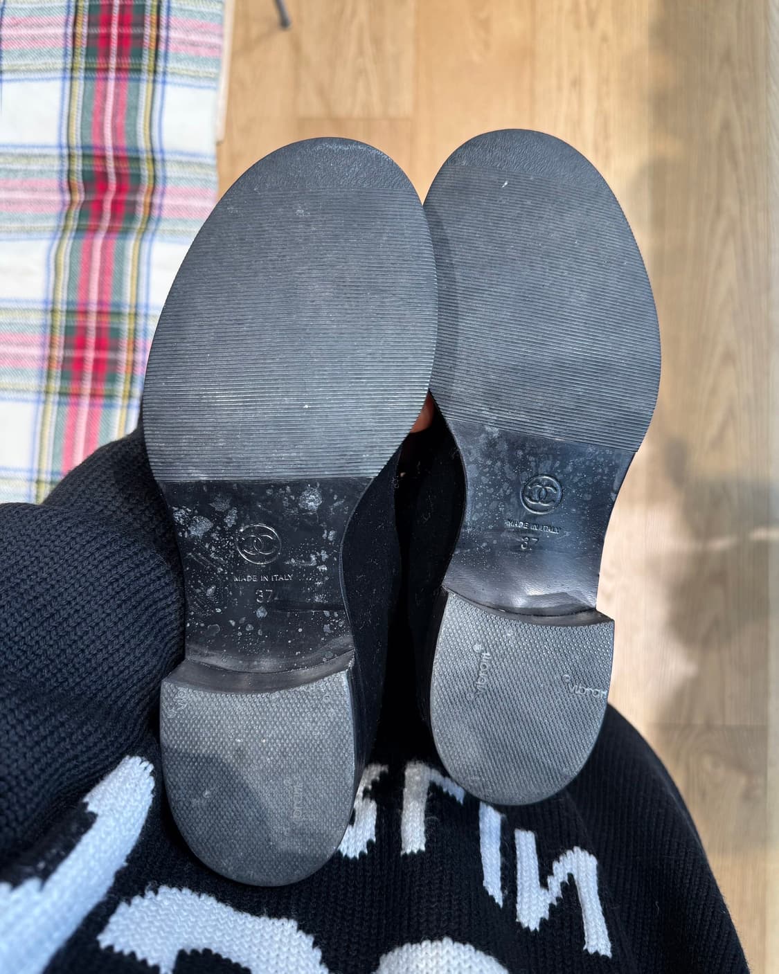 샤넬 블랙 카프스킨 퍼 부츠 상품이미지7