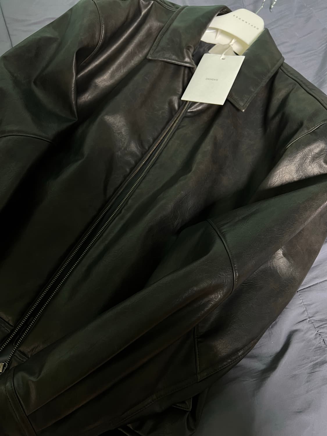 아모멘토 24fw 비건레더블루종 L 상품이미지1