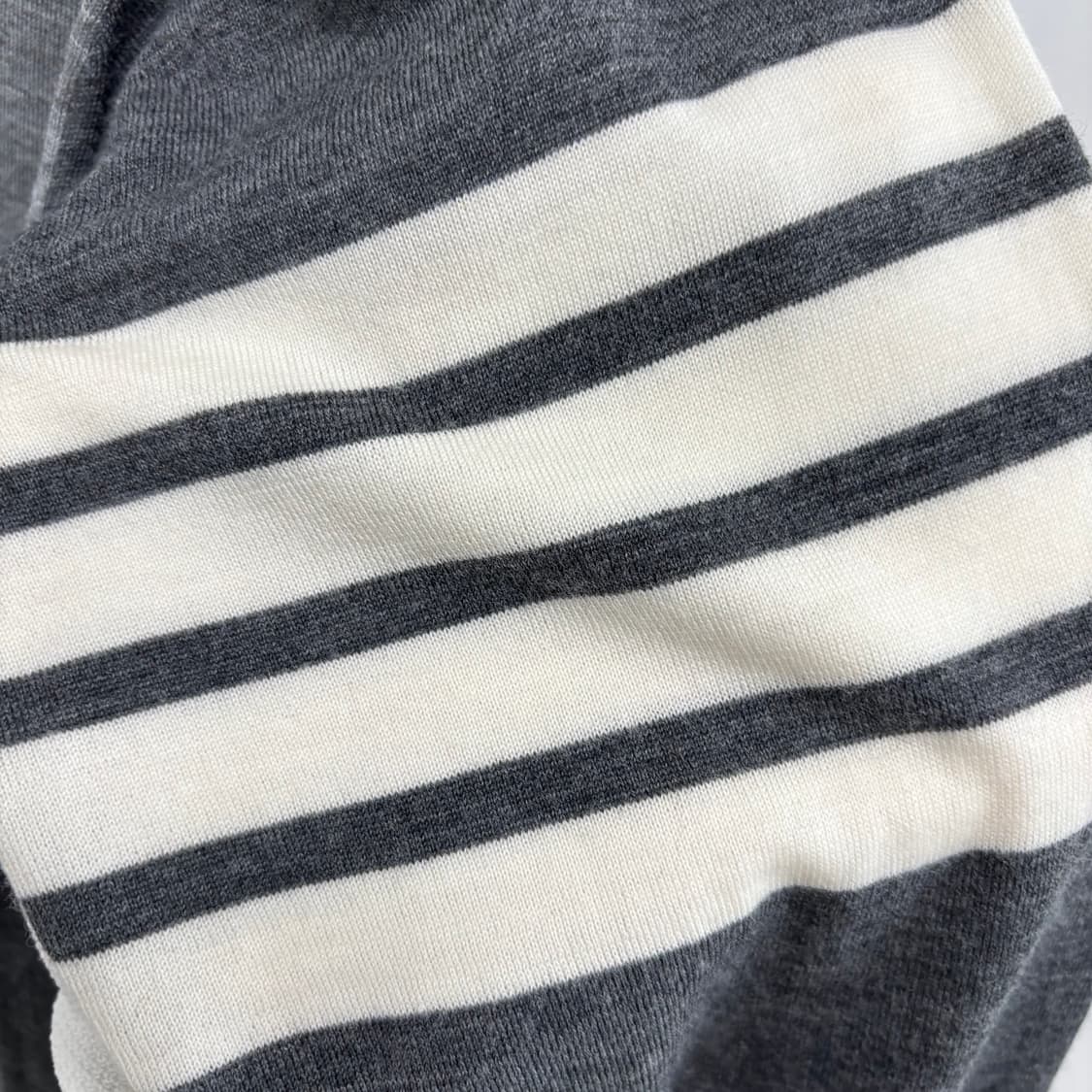 [3]톰브라운 사선완장 펀믹스 니트 상품이미지2