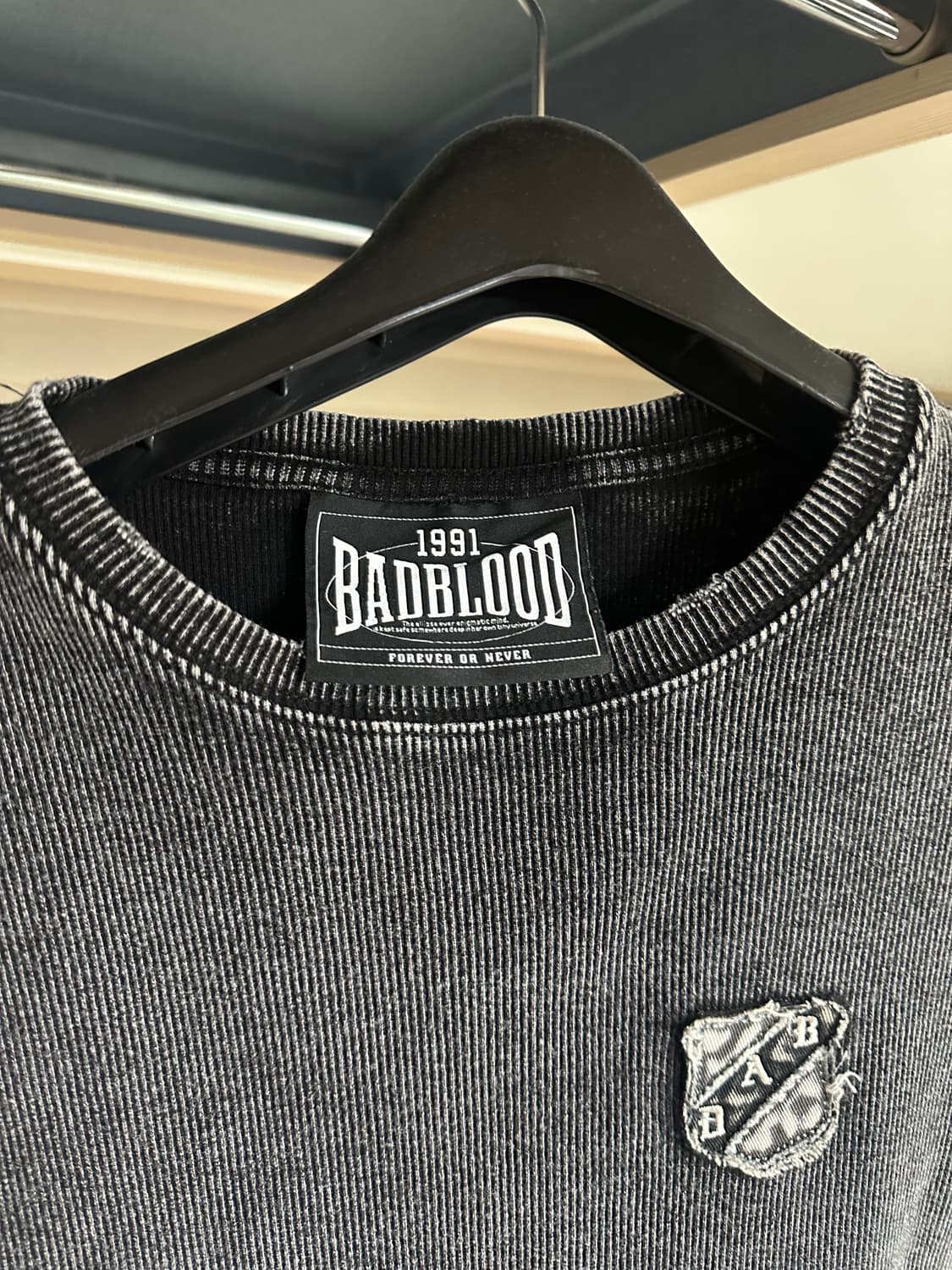 배드블러드 BADBLOOD 러스티 데님 티셔츠 블랙  상품이미지3