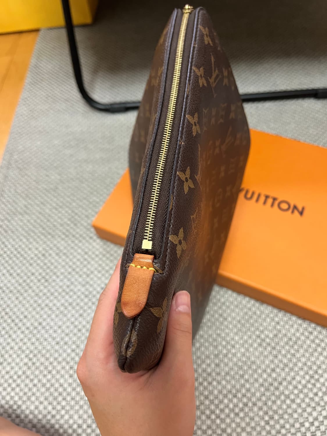루이비통 에튀보야주 gm 클러치 (제일 큰 사이즈) 상품이미지3