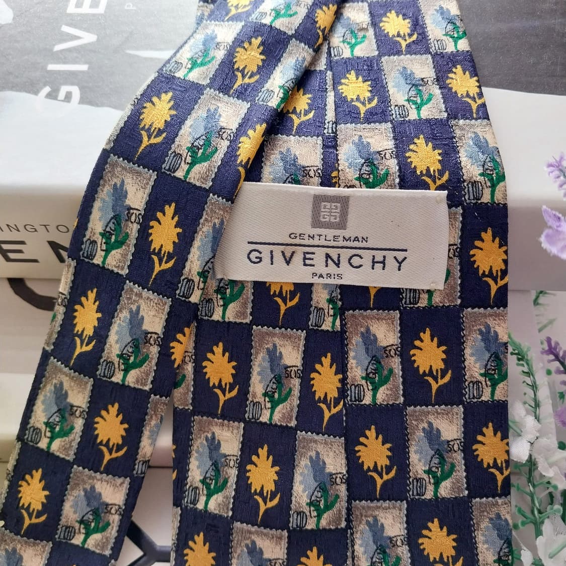 지방시 실크 네이비&옐로우 플라워 넥타이 9.7cm A+등급 K1349
 상품이미지4