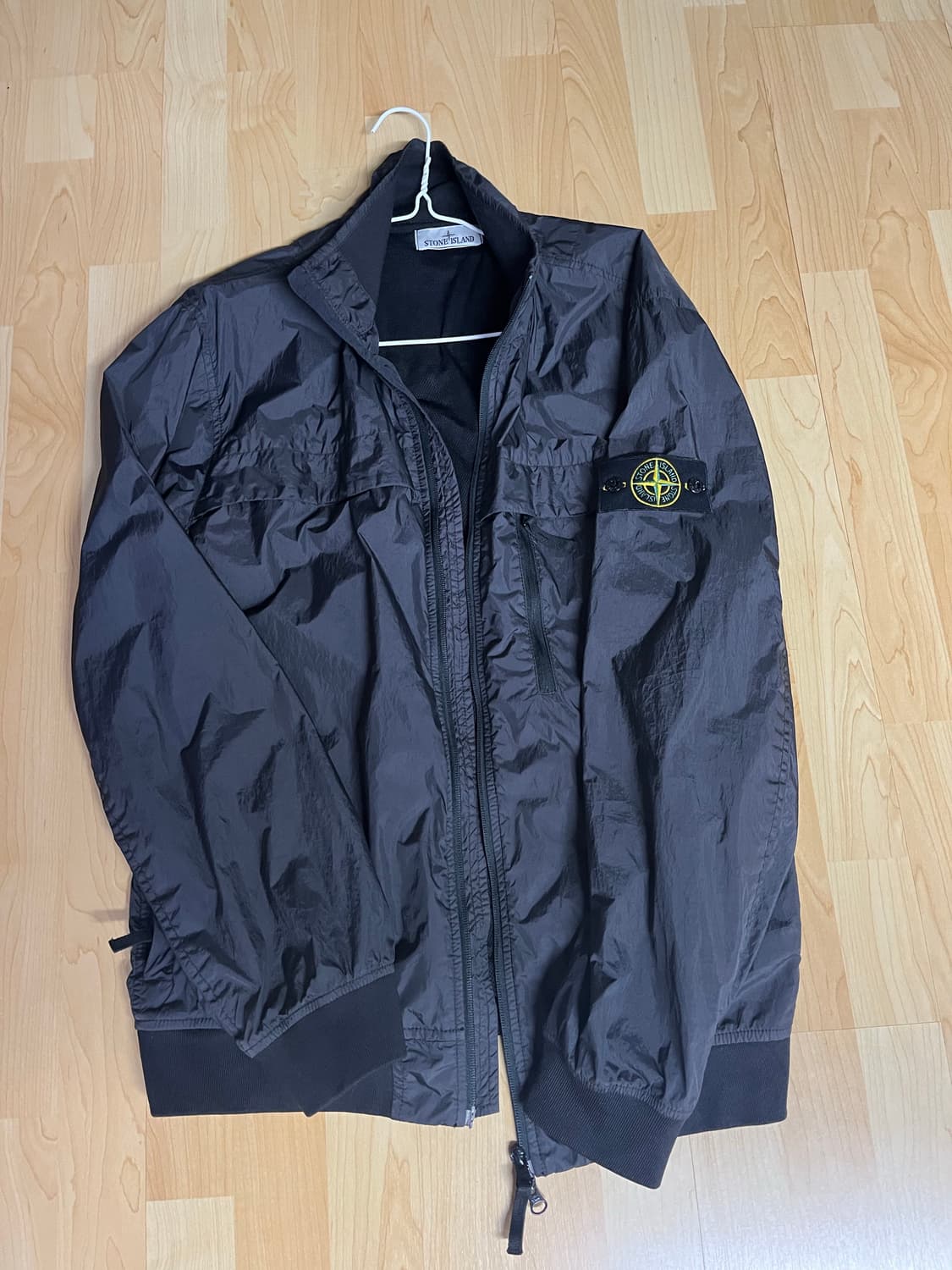 스톤아일랜드 가먼트 다이드 크링클 렙스 바람막이 차콜 상품이미지4