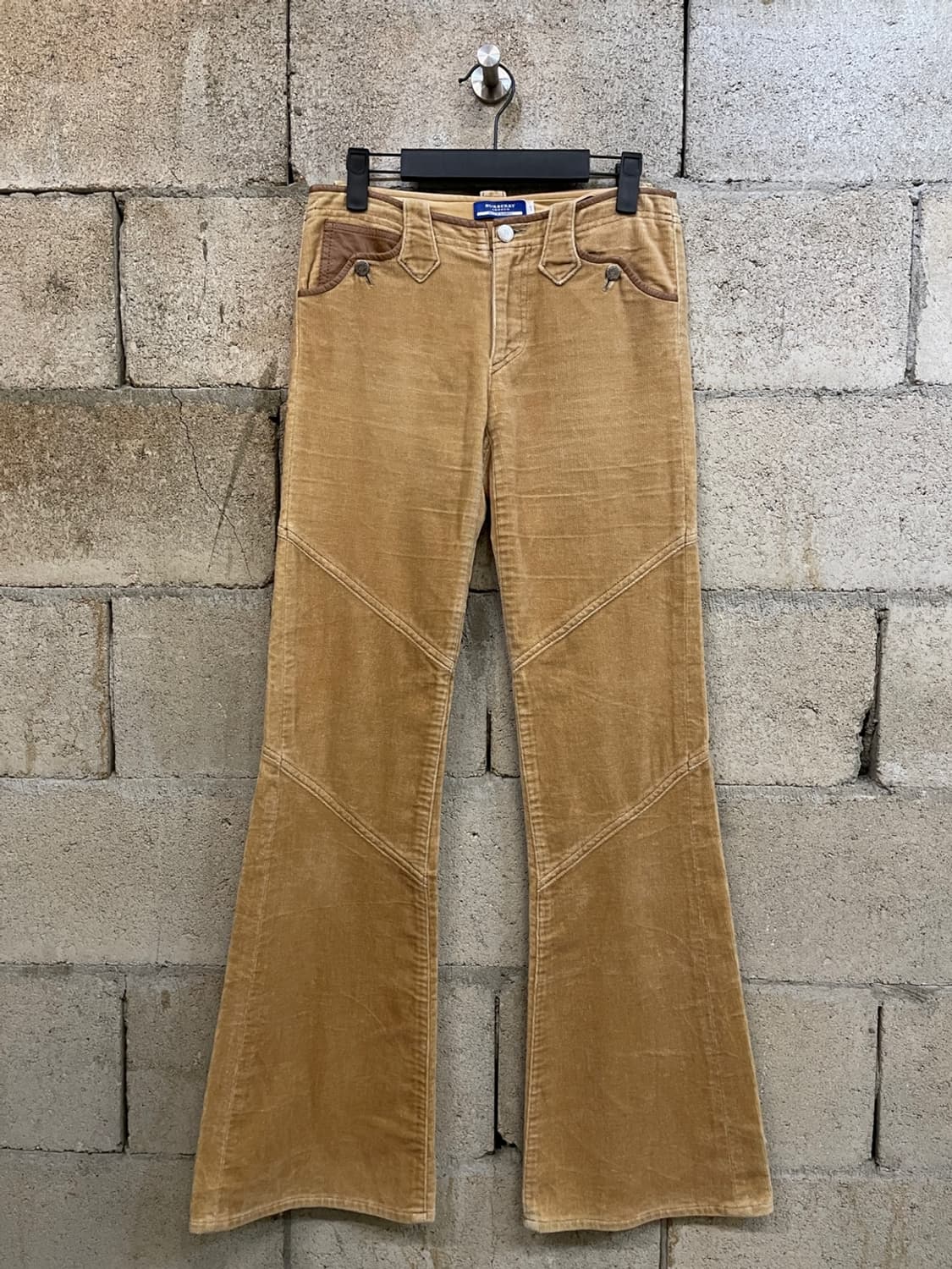 버버리 블루라벨 코듀로이 플레어 팬츠 상품이미지1
