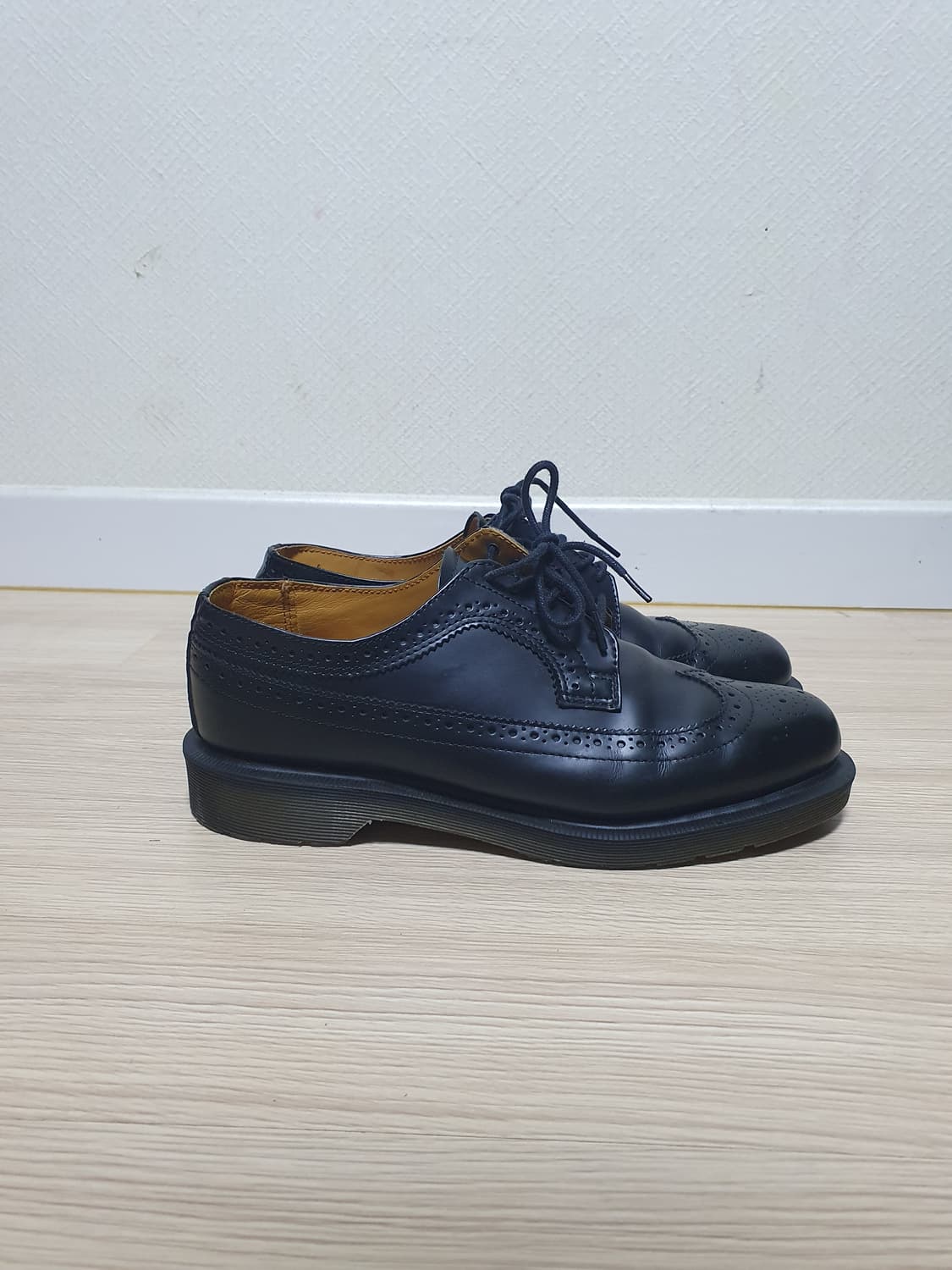 닥터마틴 블랙 윙팁 슈즈 270 상품이미지1