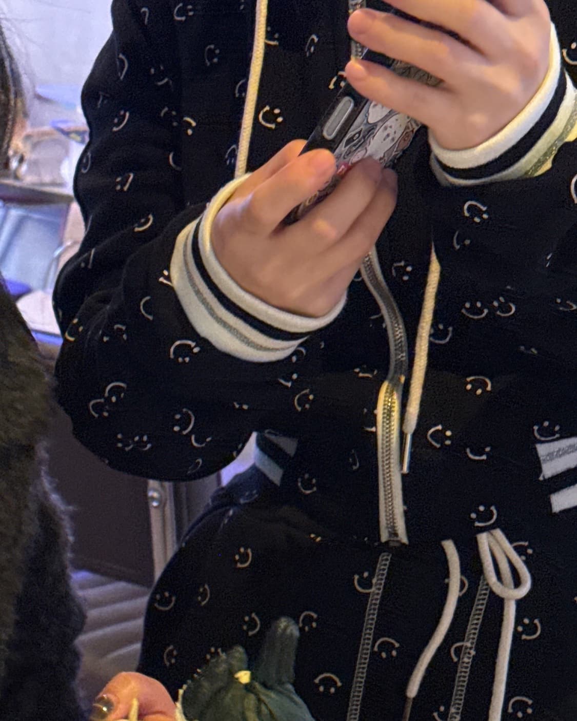 minjiena 민지에나 크롭후드집업 블랙 상품이미지2