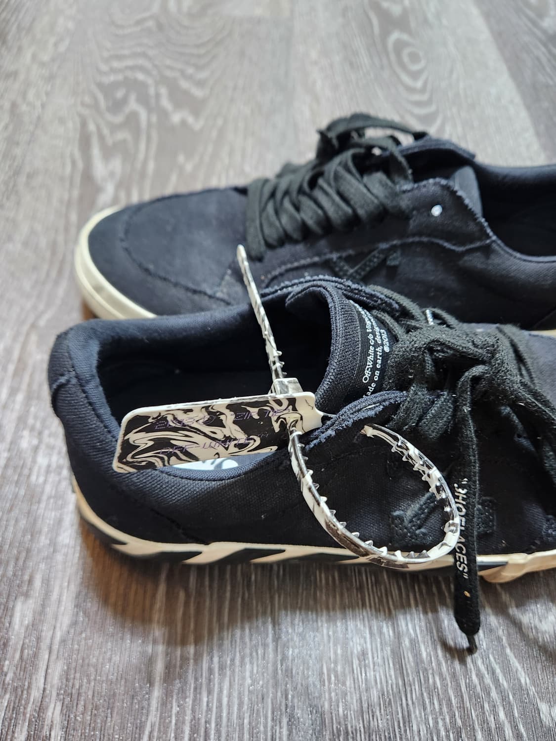 오프화이트 애로우 로우 벌크 스니커즈 블랙  EU 41 KR 270 상품이미지4