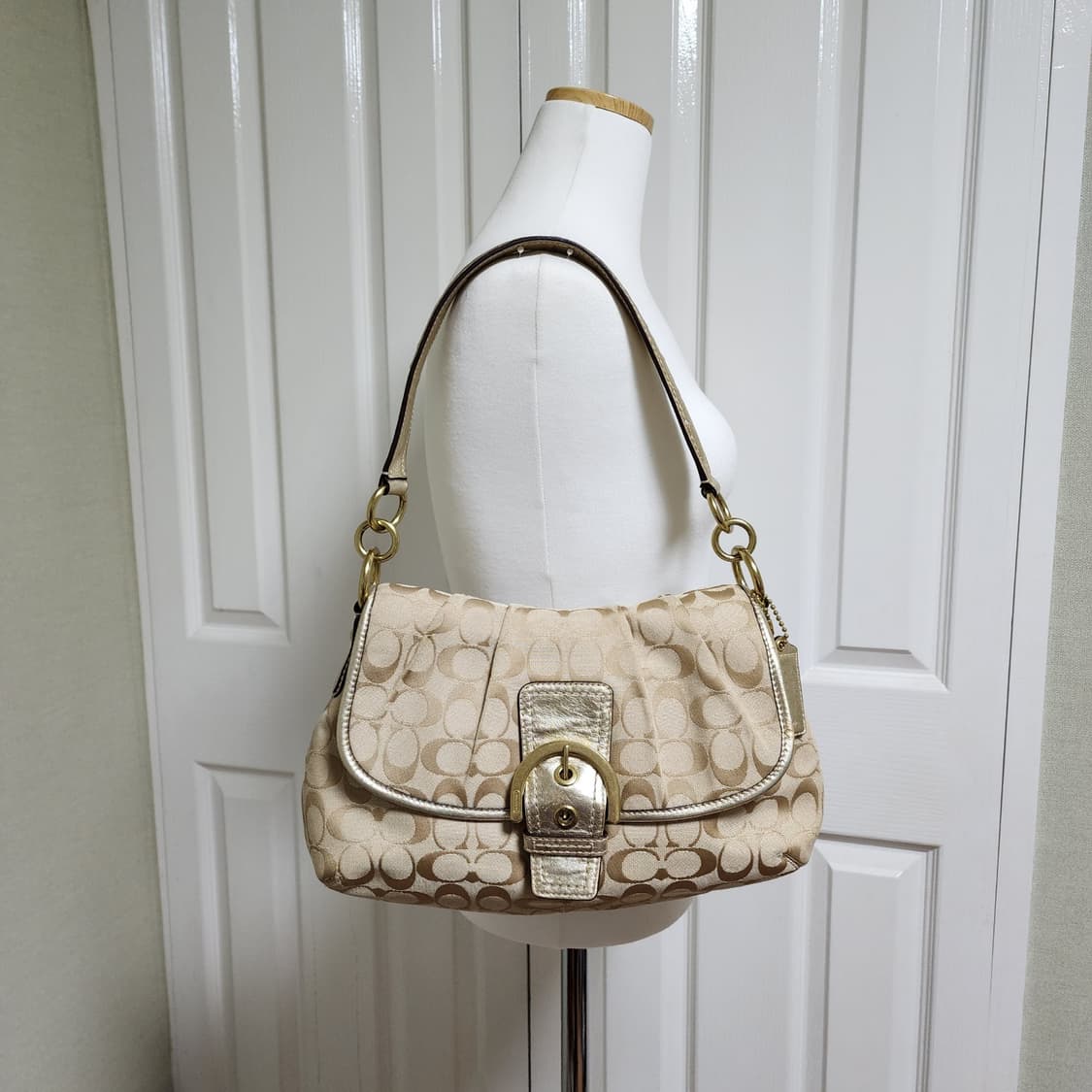 코치 숄더백 상품이미지1