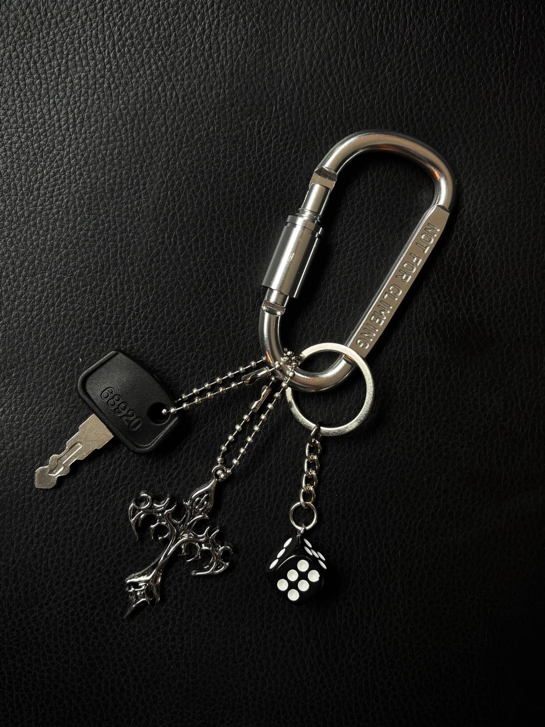 vintage keyring (cross+dice) 상품이미지1