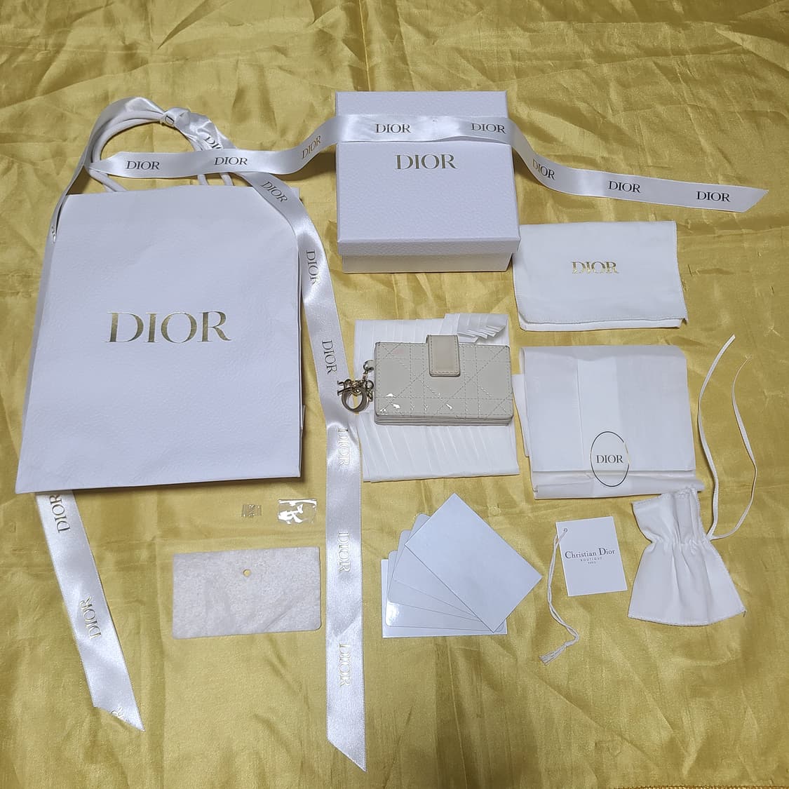 디올 레이디 아코디언 카드지갑 라떼 색상 (백화점 풀구성) 상품이미지1