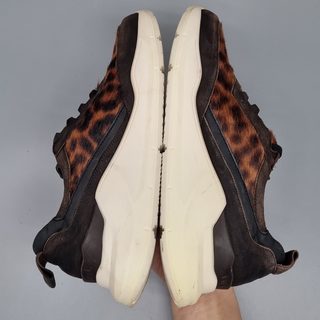 베라왕 뉴워크 송치 여성스니커즈240 굽4 상품이미지5