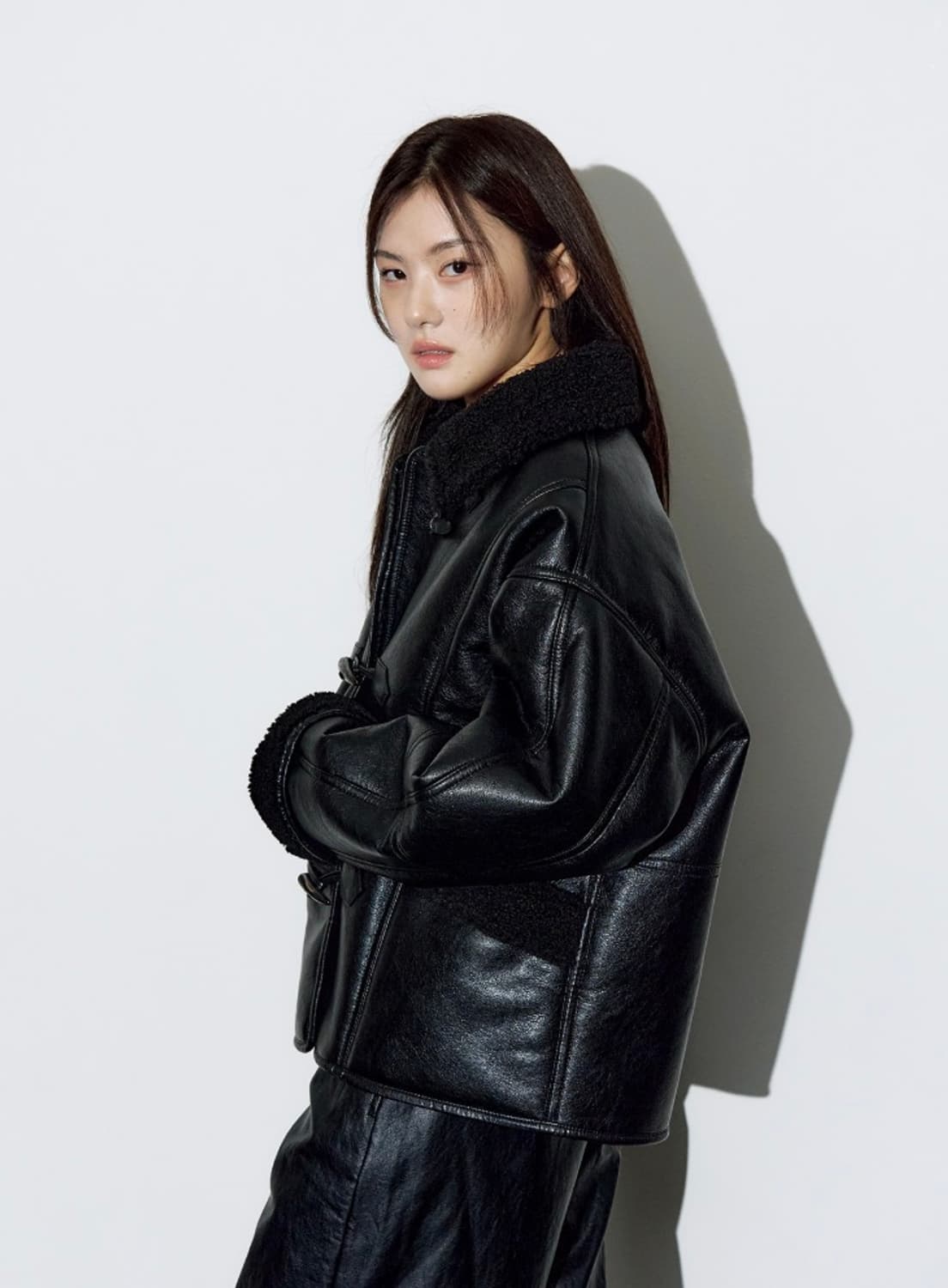 헬레네파리스 오버핏 레더 토글 버튼 무스탕 상품이미지4