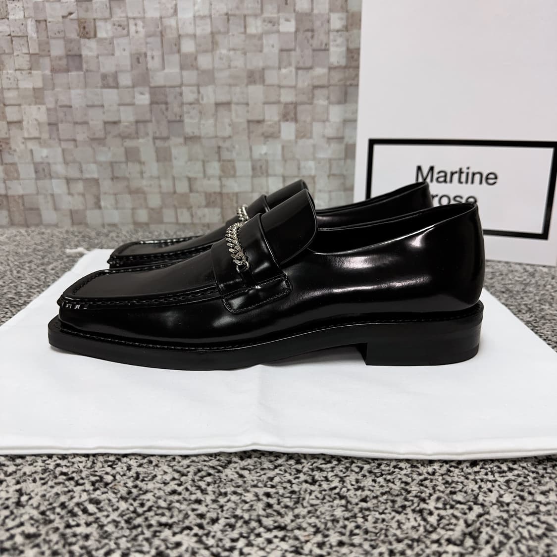 마틴 로즈 남성 블랙 체인 로퍼 75% 상품이미지4