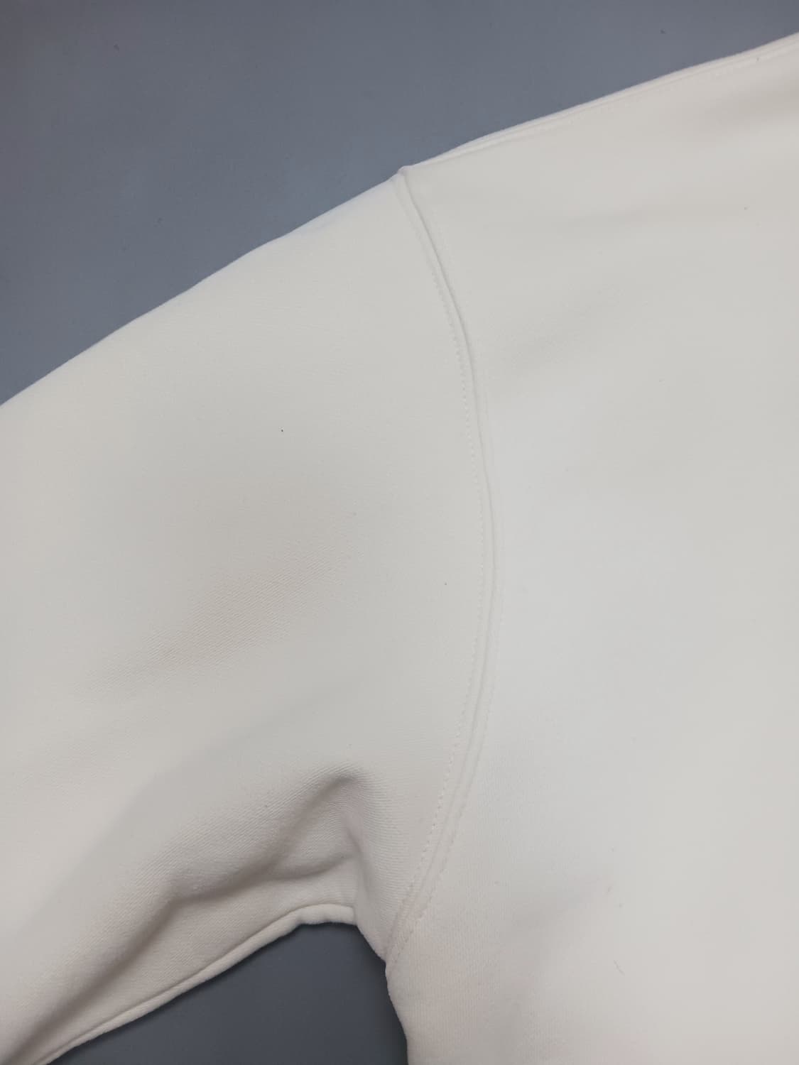 [프리] 어반드레스 자수로고 크림 기모 맨투맨 스웨트셔츠 상품이미지9