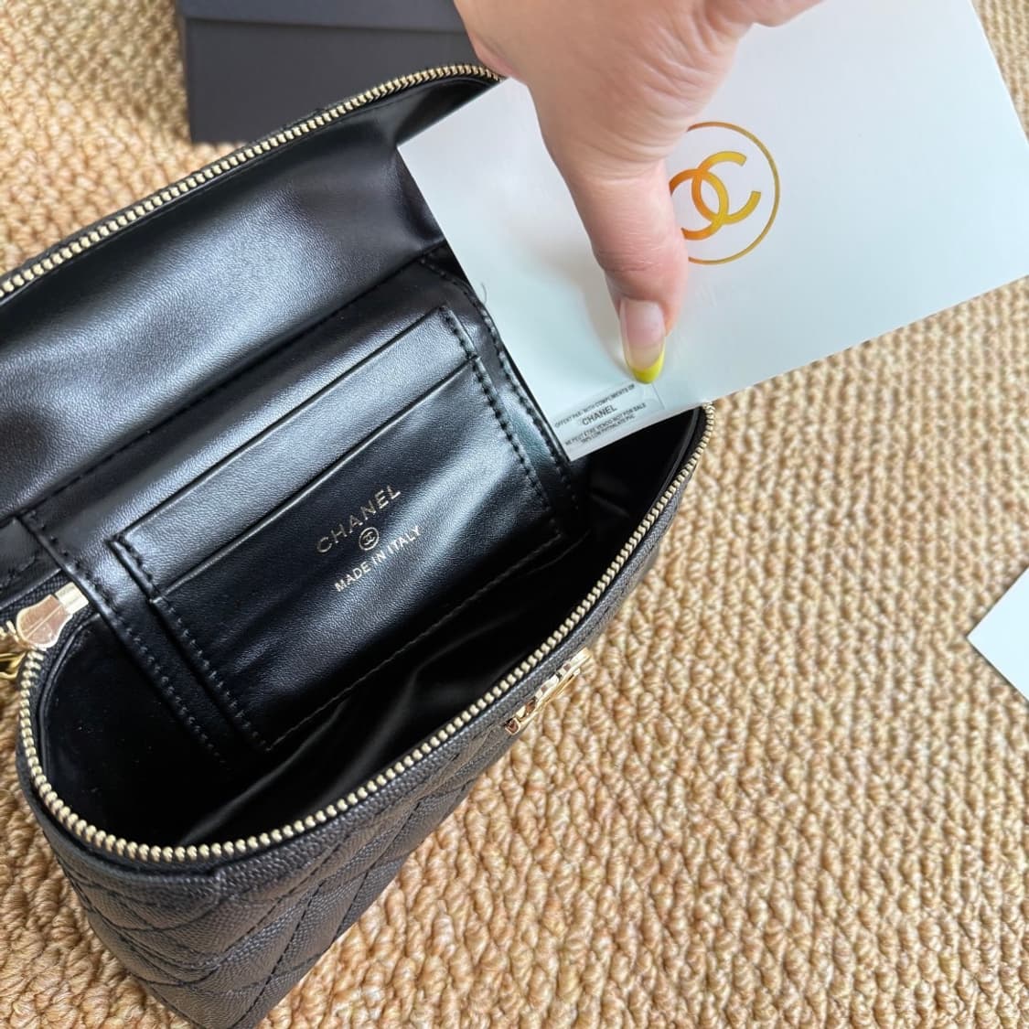 26신상 샤넬VIP 블랙 캐비어  롱 베니티 토드 체인숄더백 상품이미지6