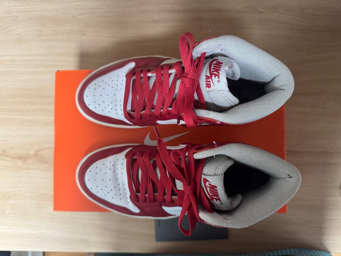 나이키 조던 1 레트로 하이 OG 바시티 레드 245 거의 새재품 상품이미지3