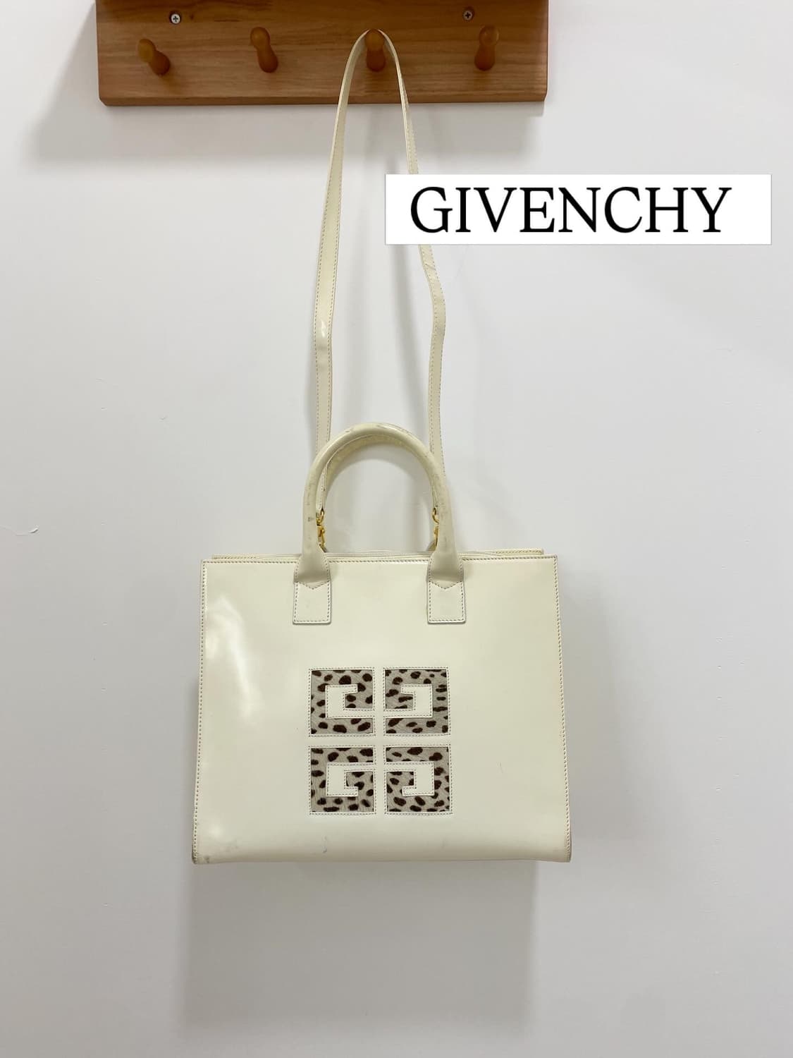 GIVENCHY 아이보리 에나멜 송치 토트&숄더백 상품이미지1