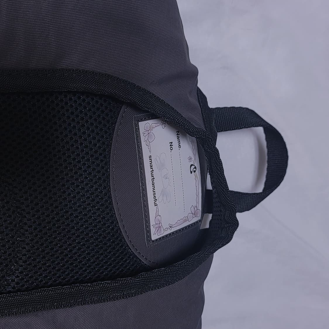 스마트어반유즈풀 코이세이오 suu 로고 백팩 차콜 가방 지초이 샬롬클럽 상품이미지4