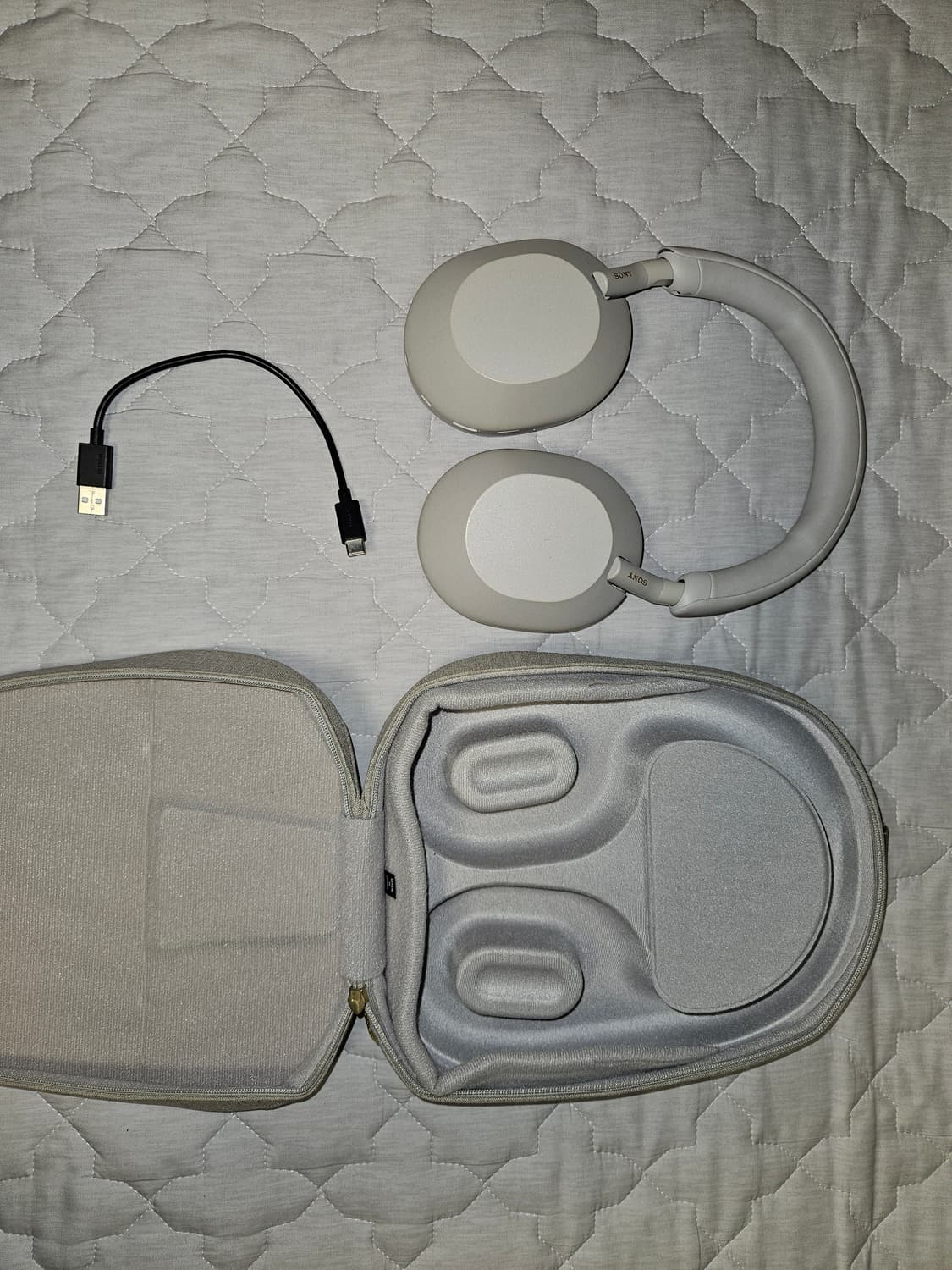 소니헤드폰5+케이스+충전기 상품이미지1
