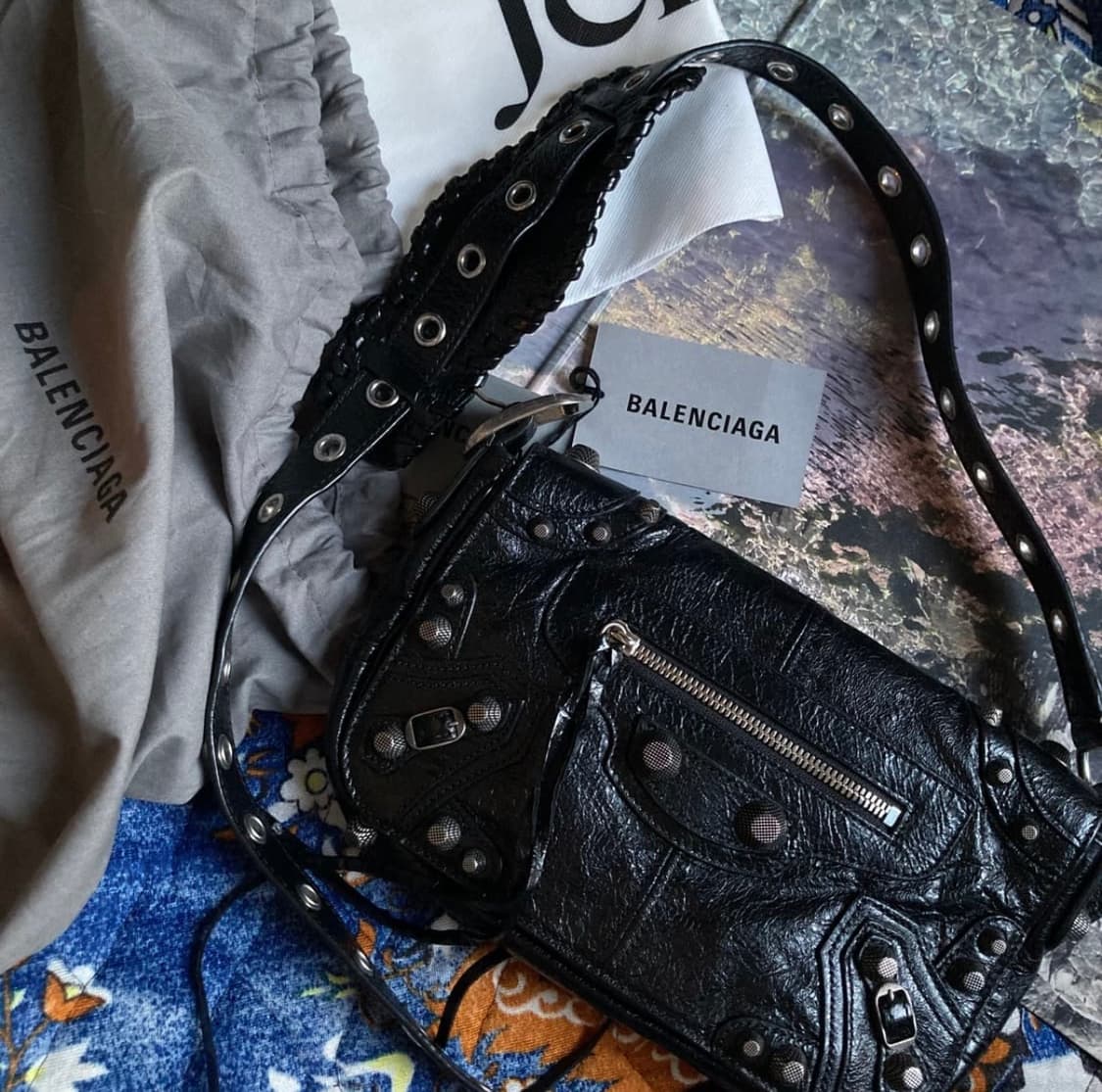 정품 Balenciaga 발렌시아가 아레나 램스킨 르 카골 xs 플립백 상품이미지1