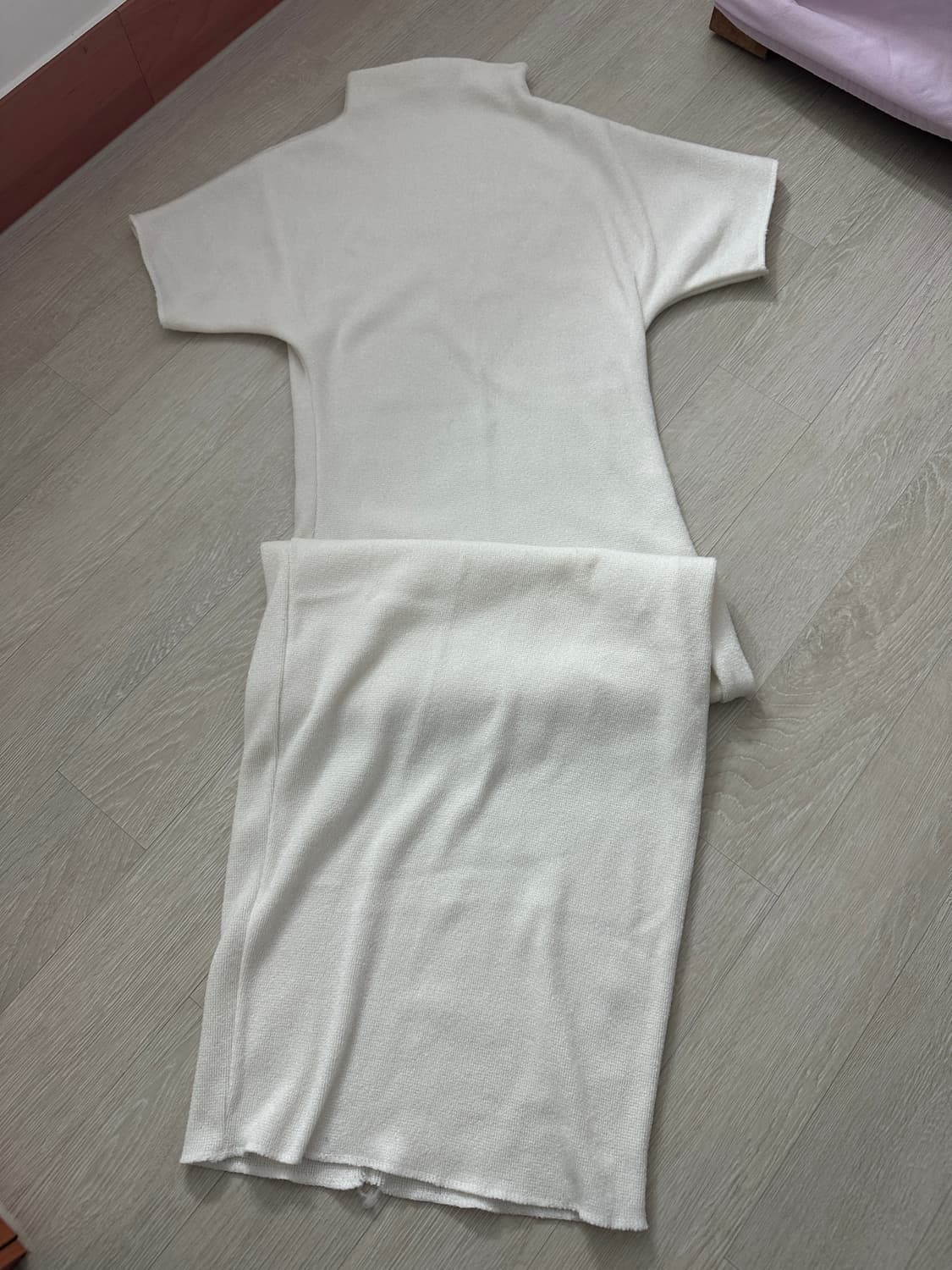 맥시 화이트 니트 원피스 상품이미지1