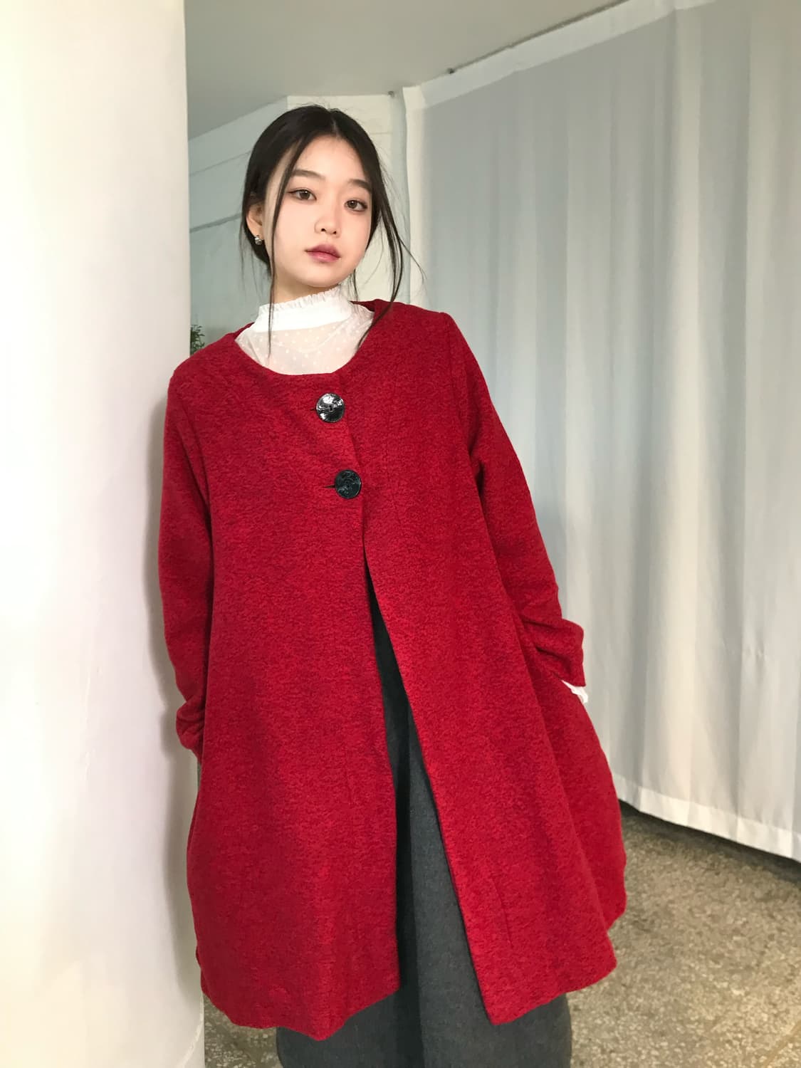 버튼 디테일 레드 코트  상품이미지1