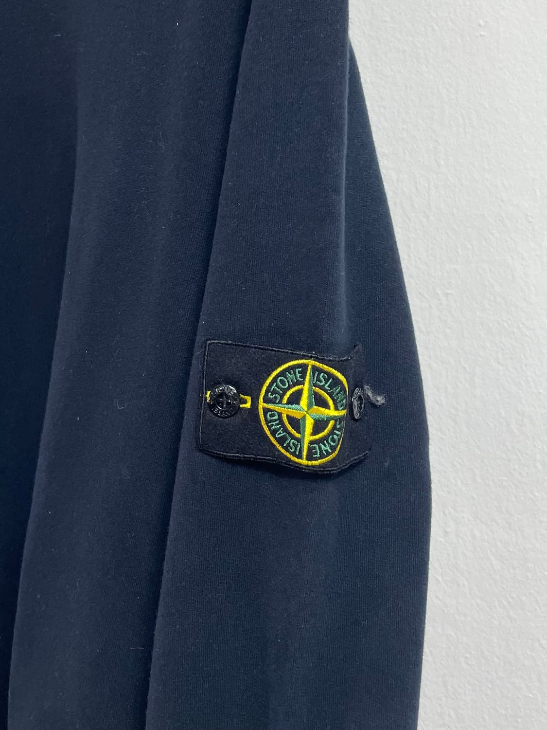 스톤아일랜드 와펜 맨투맨 (on.552) 상품이미지2